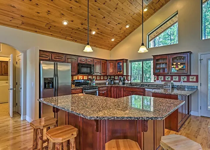 Serene Lakeside W/ Decks + Edler Views! * Pinetop-Lakeside