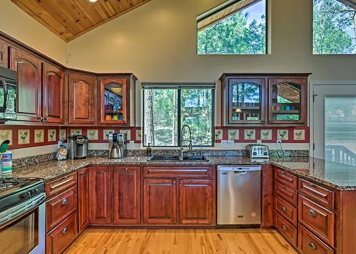 Hébergement de vacances Serene Lakeside W/ Decks + Edler Views! Pinetop-Lakeside