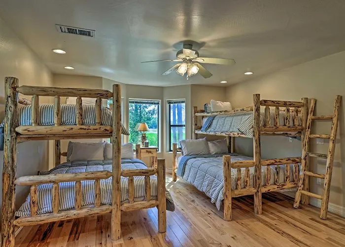 Hébergement de vacances Serene Lakeside W/ Decks + Edler Views! Pinetop-Lakeside