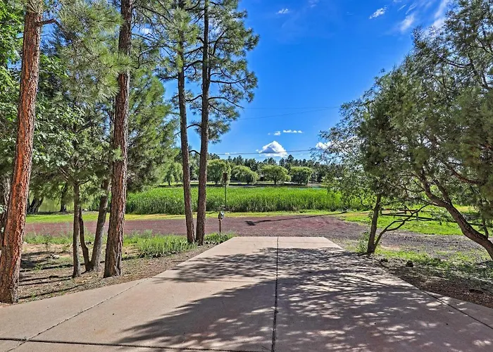 Serene Lakeside W/ Decks + Edler Views! Hébergement de vacances *