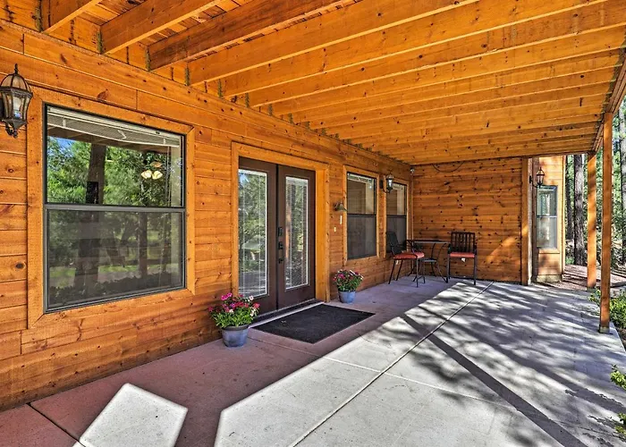 Hébergement de vacances Serene Lakeside W/ Decks + Edler Views! *