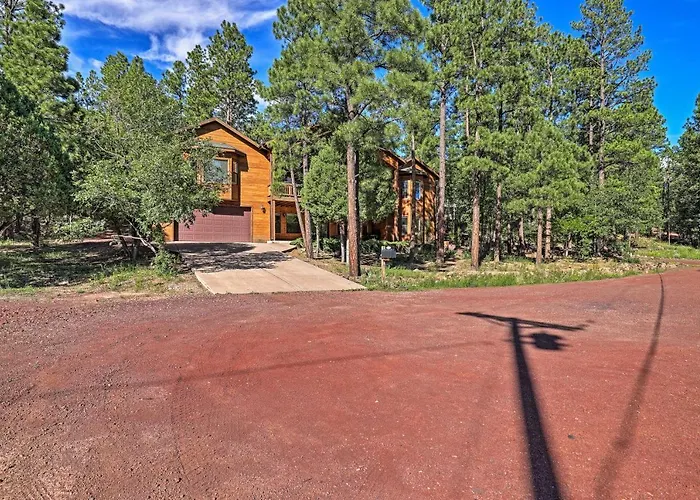 Serene Lakeside W/ Decks + Edler Views! Pinetop-Lakeside