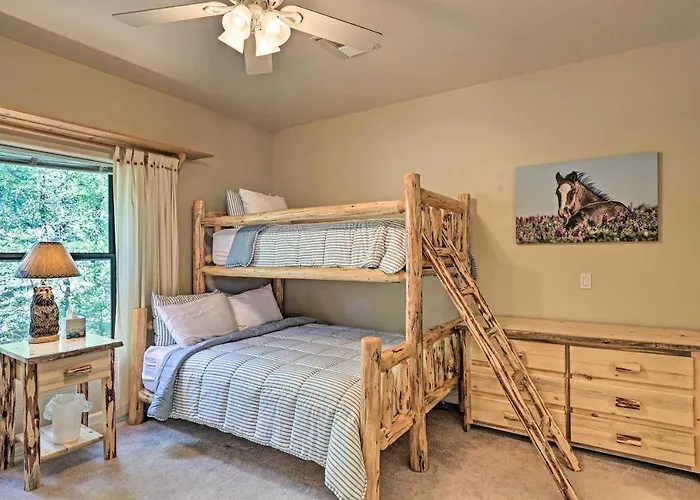 Serene Lakeside W/ Decks + Edler Views! * Pinetop-Lakeside
