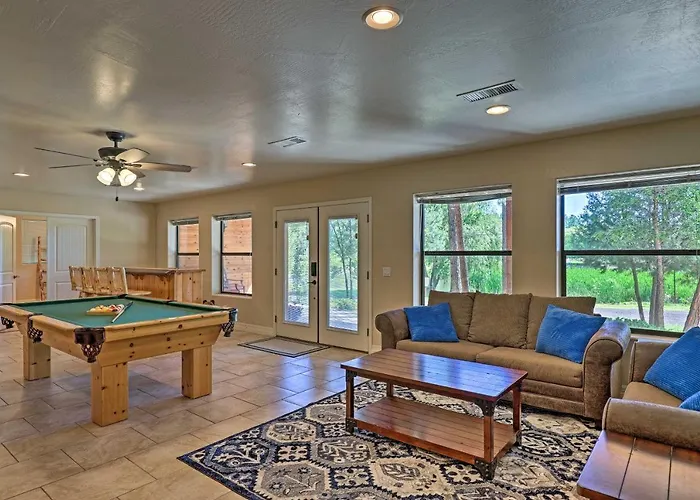 Serene Lakeside W/ Decks + Edler Views! Pinetop-Lakeside