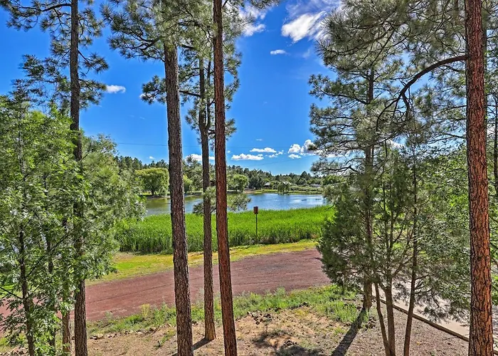 Serene Lakeside W/ Decks + Edler Views! Pinetop-Lakeside
