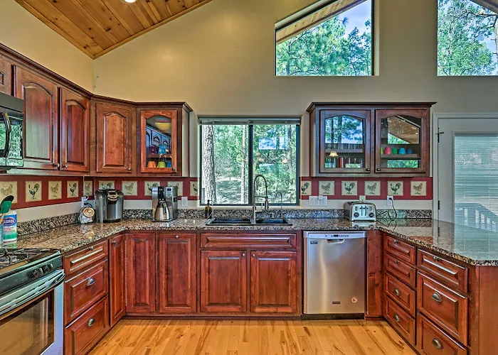 Serene Lakeside W/ Decks + Edler Views! * Pinetop-Lakeside
