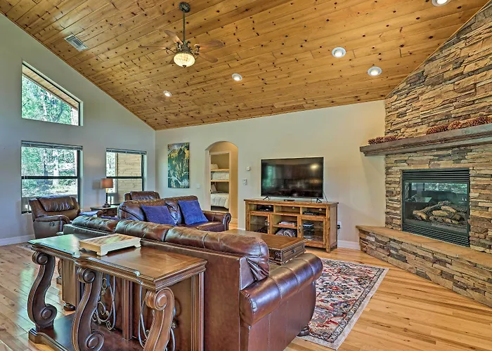 Serene Lakeside W/ Decks + Edler Views! * Pinetop-Lakeside